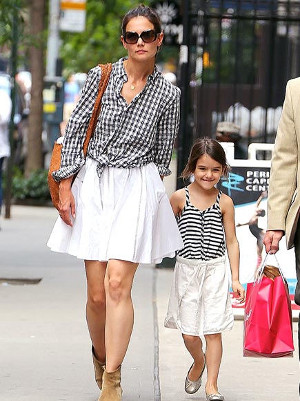 KATIE HOLMES & SURI photo | Katie Holmes