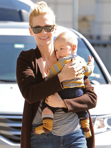 JANUARY EATS HER PLACENTA photo | January Jones