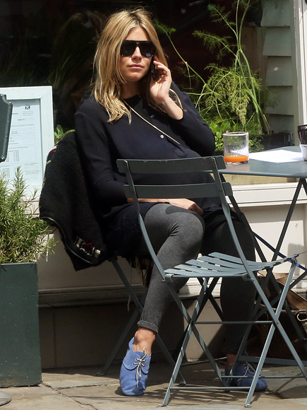 SITTING PRETTY photo | Sienna Miller