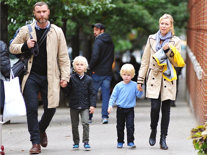 FAMILY TIES photo | Liev Schreiber, Naomi Watts