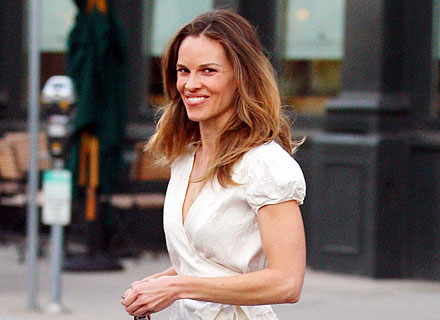 Hilary Swank and Her Beau Go Burger-Crazy in L.A. | Hilary Swank