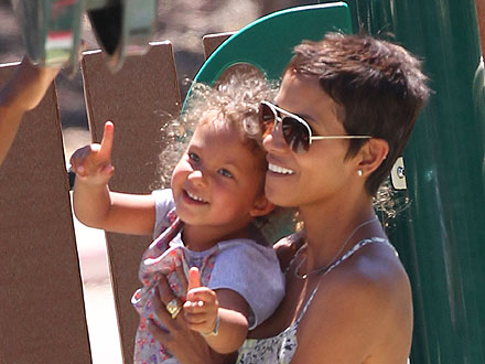 Halle Berry Takes Nahla to the Amusement Park | Halle Berry