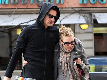 Scarlett's Late-Night Hipster Hangout with Her Beau | Scarlett Johansson