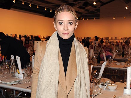 Ashley Olsen Eats at the Same Restaurant Twice in One Day! | Ashley Olsen