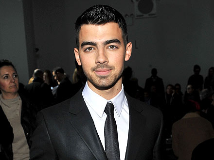 Joe Jonas Sticks to His Boys at a Vodka Bash | Joe Jonas
