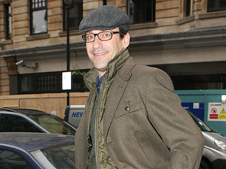 Jon Hamm Goes Incognito While Dining Alone in N.Y.C.