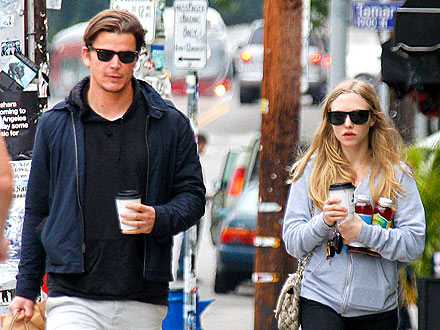 Amanda Seyfried and Josh Hartnett Sample Snacks at Farmers' Market | Amanda Seyfried, Josh Hartnett