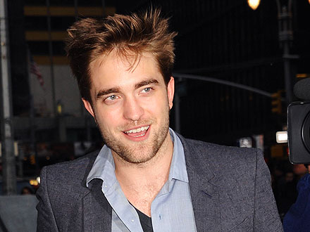 Rob Pattinson Mingles with Restaurant Guests While Awaiting His Table