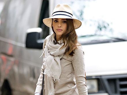 Jessica Alba Sips Scotch in N.Y.C. | Jessica Alba