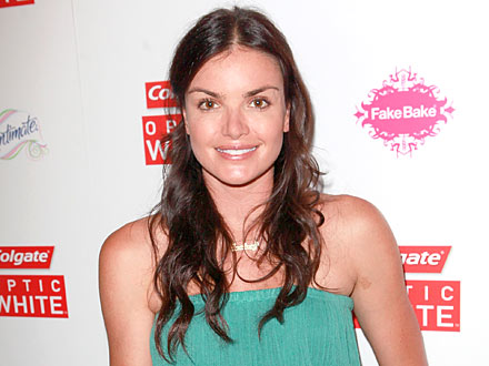 Courtney Robertson Swears Off Spray Tans to Look Au-Naturel for Ben Flajnik | Courtney Robertson