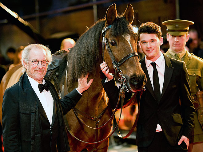photo | Jeremy Irvine, Steven Spielberg