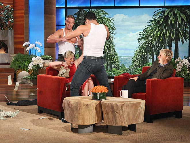 photo | Ellen DeGeneres, Miley Cyrus