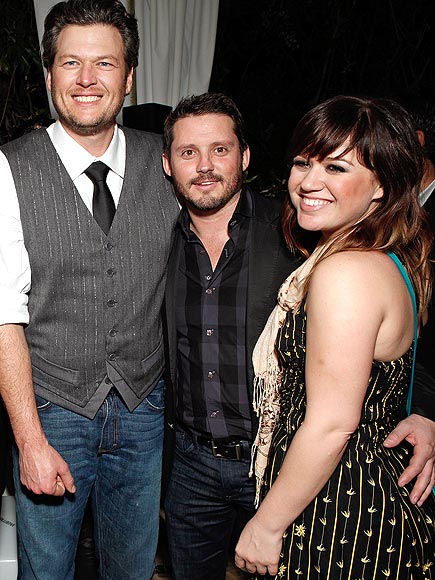  photo | Blake Shelton, Kelly Clarkson