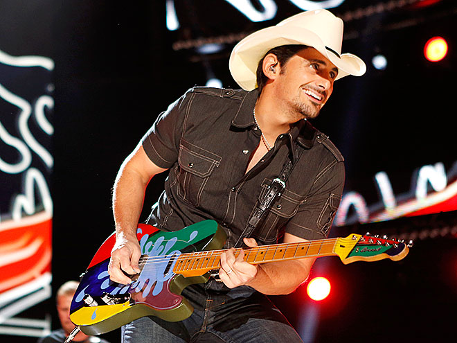 STRING IT ALONG
 photo | Brad Paisley