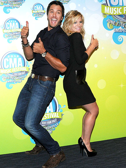 THUMBS UP
photo | Luke Bryan