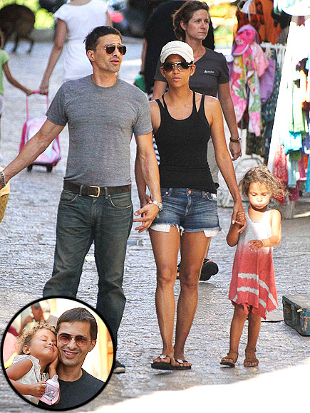 SPAIN
photo | Halle Berry, Olivier Martinez