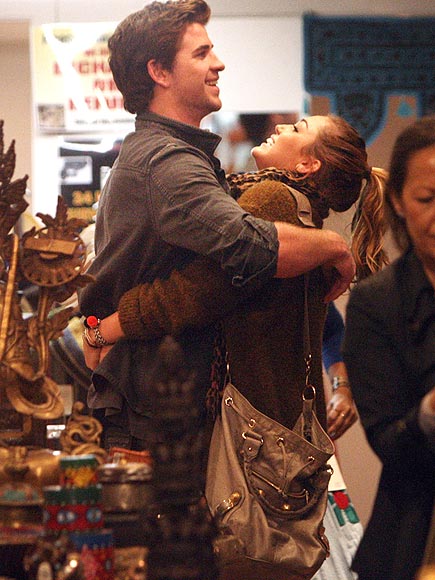 SYDNEY   photo | Liam Hemsworth, Miley Cyrus