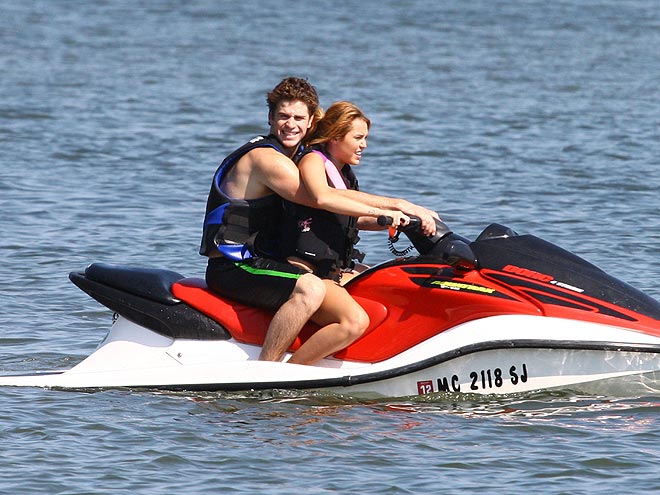 ORCHARD LAKE, MI   photo | Liam Hemsworth, Miley Cyrus