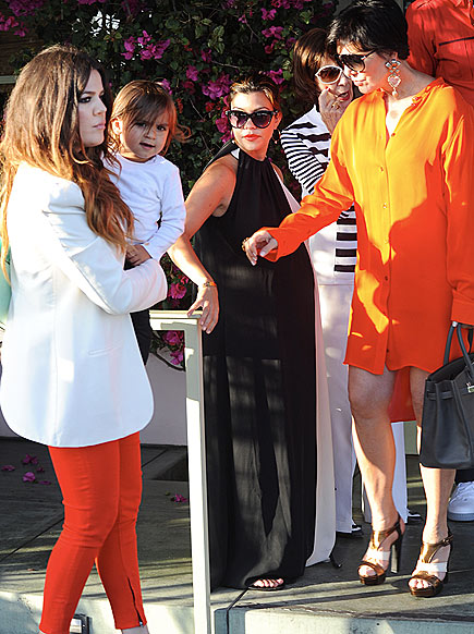 THE KARDASHIANS
photo | Khloe Kardashian, Kim Kardashian, Kourtney Kardashian