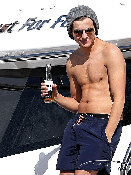 SIPPING POINT
photo | One Direction