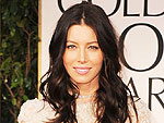 Jessica Biel Wears Lots of Bling But No Engagement Ring at Globes