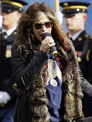 Steven Tyler Gets Low Marks for Pitchy National Anthem | Steven Tyler