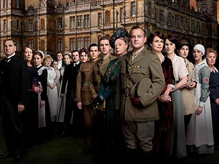 Shirley MacLaine Sends Dispatches from the Downton Abbey Set| Downton Abbey, Downton Abbey, TV News, Julian Fellowes, Maggie Smith, Shirley MacLaine