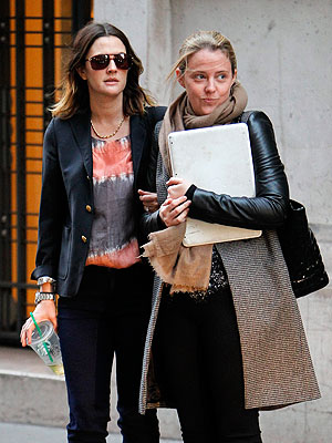 Drew Barrymore Pregnant? Actress Visits Paris with Fiance Will Kopelman