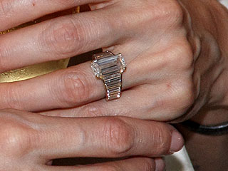 PHOTO: Angelina's Engagement Ring Up Close! | Angelina Jolie, Brad Pitt