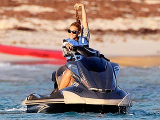PHOTO: Beyoncé's Hair-Raising Jet Ski Ride | Beyonce Knowles