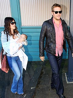 PHOTO: Curtis Stone Brings Son Home to Australia | Curtis Stone, Lindsay Price