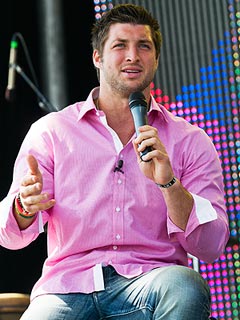 Tim Tebow's Easter Service Draws 15,000 Fans