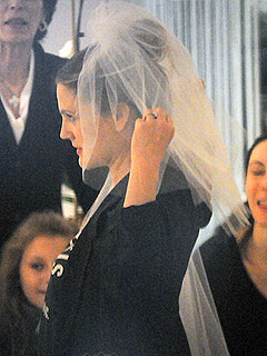 PHOTO: Drew Barrymore Tries on Wedding Veils | Drew Barrymore