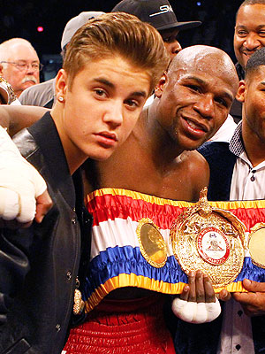 Which Music Superstar Escorted Floyd Mayweather to the Ring?