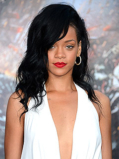 Rihanna Chews Gum for Dinner at L.A. Premiere of Battleship | Rihanna