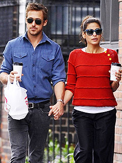 PHOTO: Ryan Gosling and Eva Mendes Go on a Romantic Stroll in N.Y.C. | Eva Mendes, Ryan Gosling
