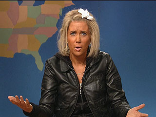 Very Hot! Watch Kristen Wiig as the 'Tanning Mom'