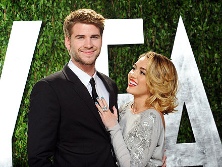 People Photography on To Liam Hemsworth  Hunger Games Star Proposed May 31   People Com