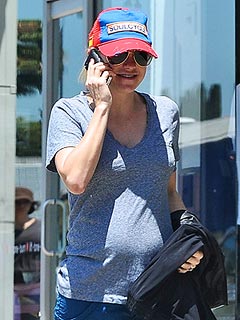 Anna Faris Shows Off Growing Baby Bump | Anna Faris