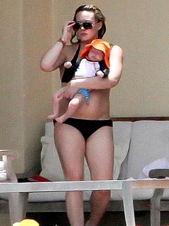 PHOTO: Hilary Duff Sports a Bikini with Baby Luca | Hilary Duff