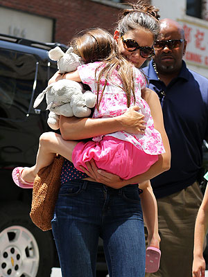 Katie Holmes Takes Suri to the Art Museum