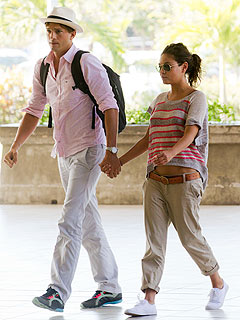 Mila & Ashton Get a Grip in Bali Airport | Ashton Kutcher, Mila Kunis