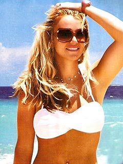 PHOTO: Britney Spears Tweets Photo of Her Bikini Body