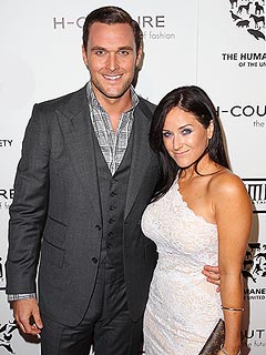 Mentalist Star Owain Yeoman Is Engaged