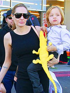 Brad and Angelina's Kids Write to Santa Claus 