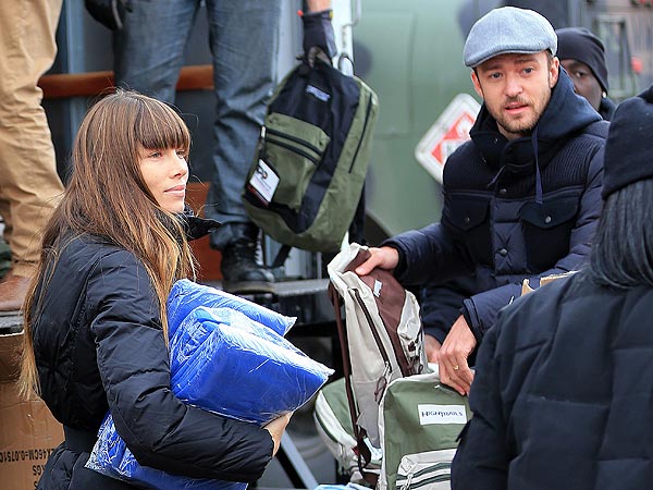 Justin Timberlake, Jessica Biel Volunteer for Superstorm Sandy Relief