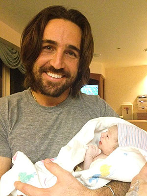 Jake Owen Welcomes Daughter Olive Pearl