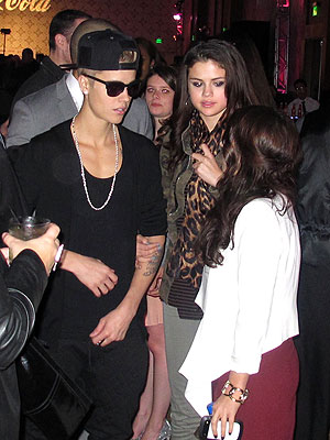 Justin Bieber Picture on Justin Bieber   Selena Gomez Reunite At American Music Awards Party