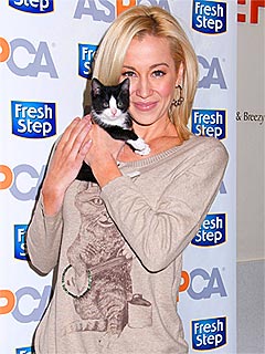 Kellie Pickler Gives Up Cat for Her Allergic Husband | Kellie Pickler