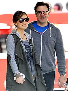 Olivia Wilde & Jason Sudeikis Cozy Up in Palm Springs – with Her Dog! | Jason Sudeikis, Olivia Wilde